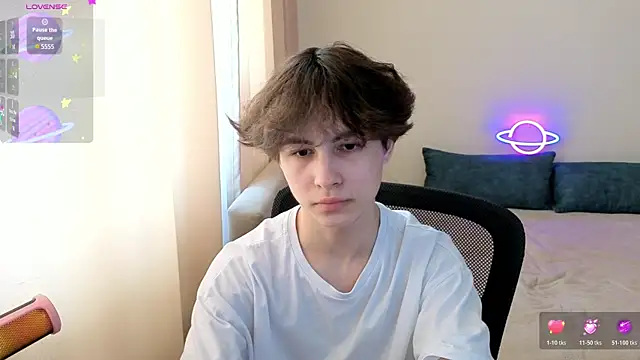  LukaHayes  online show from April 4, 1:08 pm