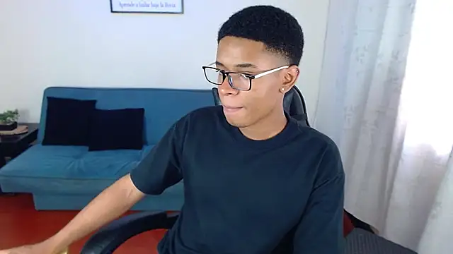 Snapshot of liiam3 chatting on February 26, 8:41 pm liiam3 online show from February 26, 8:41 pm