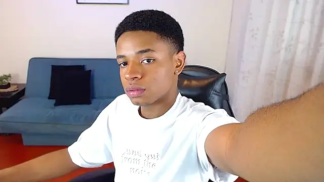 Snapshot of liiam3 chatting on March 2, 8:37 pm liiam3 online show from March 2, 8:37 pm