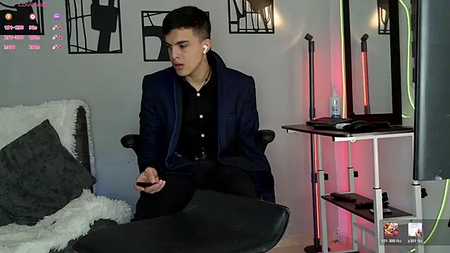 nico pelusa online show from April 2, 2:04 pm