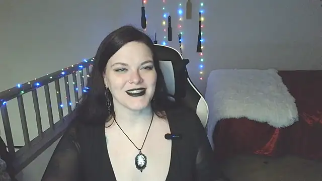 Snapshot of VixieNyx chatting on February 21, 12:11 am VixieNyx online show from February 21, 12:11 am