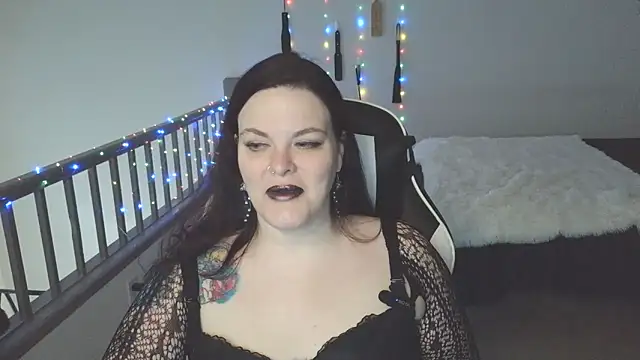 Snapshot of VixieNyx chatting on February 24, 5:22 pm VixieNyx online show from February 24, 5:22 pm