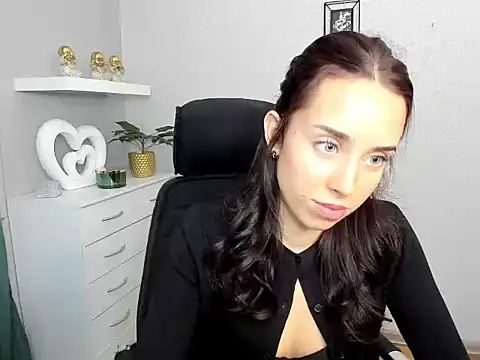 Snapshot of AdeleSolo chatting on February 25, 6:45 am AdeleSolo online show from February 25, 6:45 am