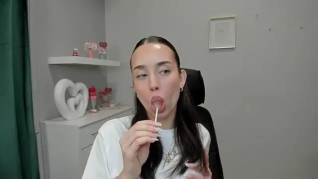 AdeleSolo online show from April 15, 5:36 am