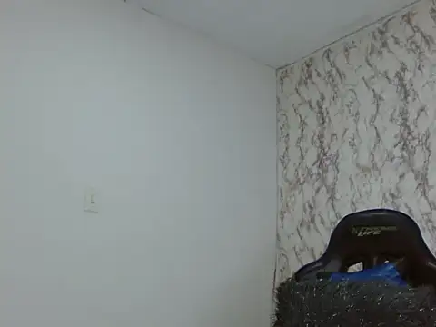 Snapshot of Ailanys_Miller chatting on February 27, 12:32 am Ailanys Miller online show from February 27, 12:32 am