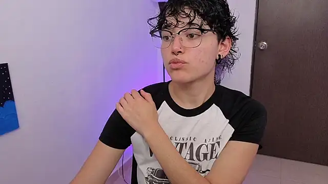 jeroharper  online show from April 21, 8:01 pm