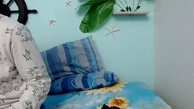 skinnysexy18 online show from March 3, 1:56 am