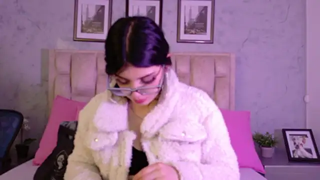 IsabellaRossi online show from April 14, 5:30 pm