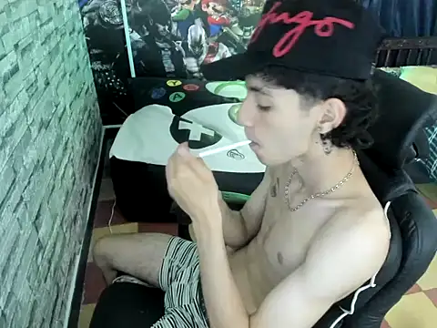 Snapshot of wex_077 chatting on March 3, 1:12 am wex 077 online show from March 3, 1:12 am