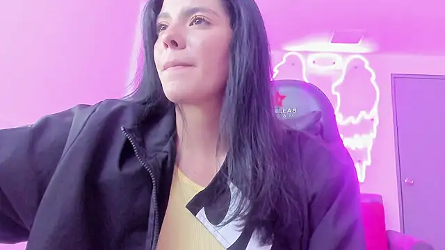 Evelin  thompsson online show from July 18, 3:11 am