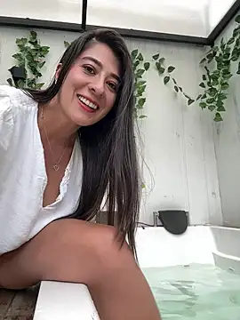 Snapshot of miiaa_love chatting on February 21, 10:22 pm miiaa love online show from February 21, 10:22 pm