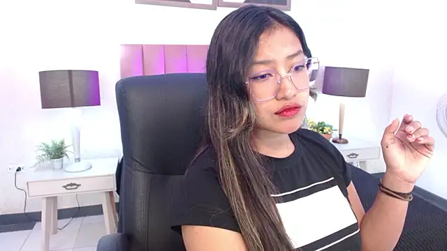 Snapshot of SweetMilie_gh chatting on February 19, 4:08 am SweetMilie gh online show from February 19, 4:08 am