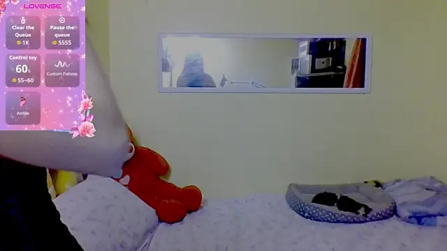 Luna Moonfang online show from May 31, 2:13 pm