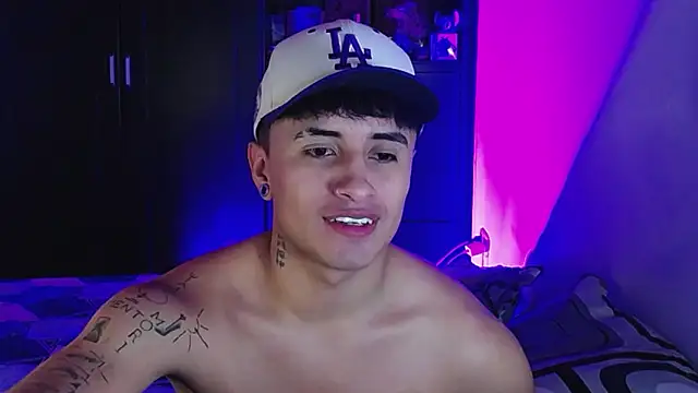 Snapshot of Jhon_Sara chatting on March 2, 3:41 am Jhon Sara online show from March 2, 3:41 am