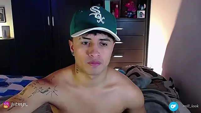 Snapshot of Jhon_Sara chatting on March 2, 11:00 pm Jhon Sara online show from March 2, 11:00 pm