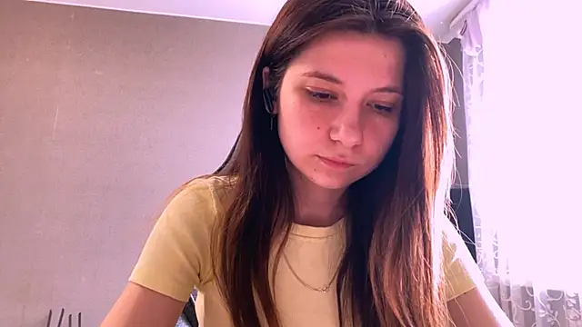 Snapshot of LunnaBliss chatting on April 18, 8:07 am LunnaBliss online show from April 18, 8:07 am