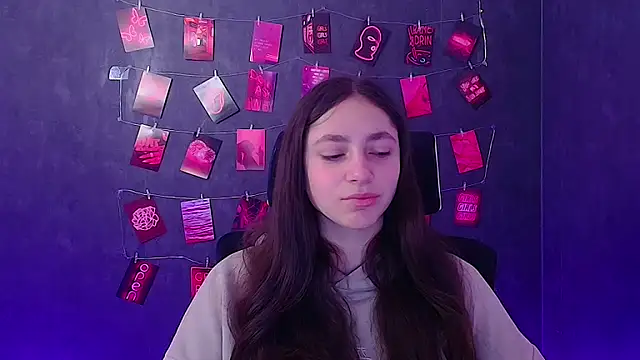 KissMeJulia online show from March 18, 6:27 am