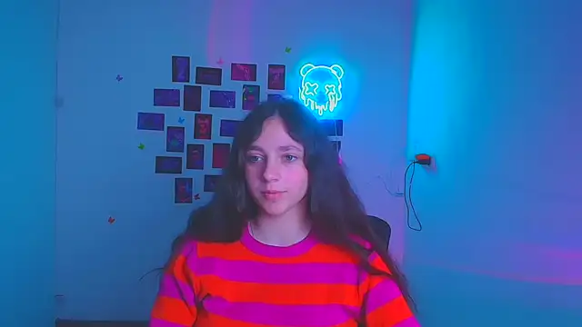 KissMeJulia online show from March 21, 8:19 am