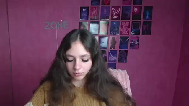 KissMeJulia online show from April 4, 5:27 am