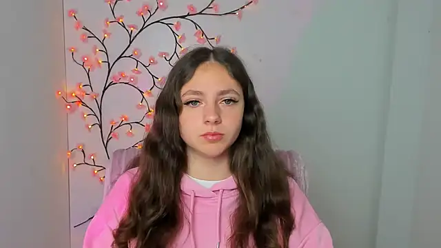 KissMeJulia online show from April 5, 5:04 am