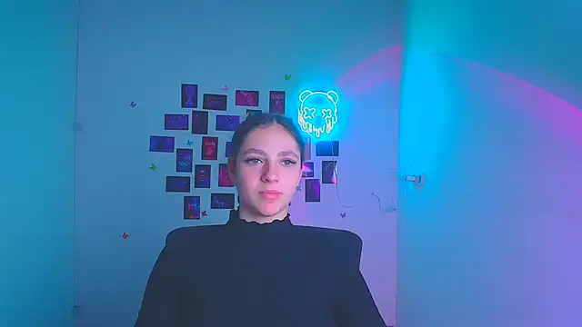 KissMeJulia online show from April 7, 11:32 am