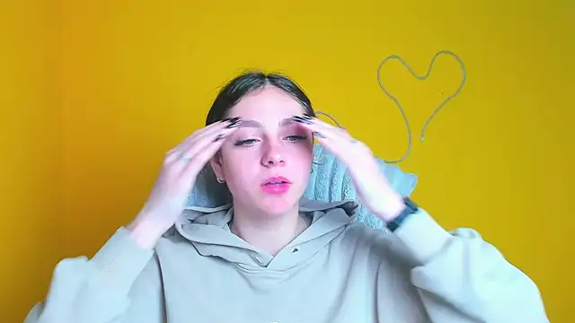 KissMeJulia online show from April 10, 11:15 am