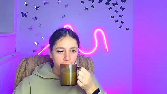 KissMeJulia online show from April 11, 5:34 am