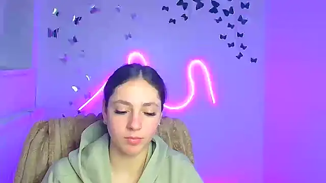 KissMeJulia online show from April 11, 7:45 am