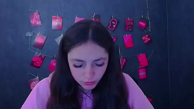 KissMeJulia online show from April 13, 5:13 am