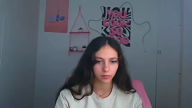 KissMeJulia online show from July 5, 5:25 am