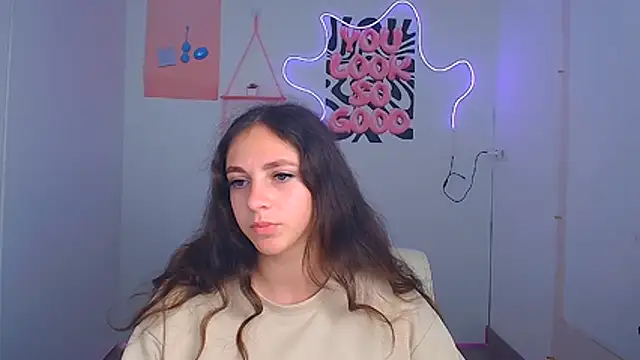 KissMeJulia online show from July 13, 11:24 am