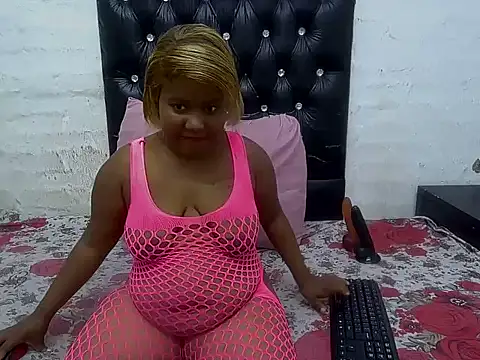 Snapshot of ChubbyMidgetxxx chatting on February 23, 6:11 am ChubbyMidgetxxx online show from February 23, 6:11 am