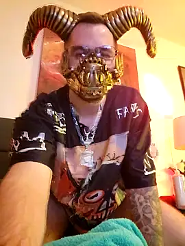 Snapshot of LargeLith chatting on February 27, 1:05 am LargeLith online show from February 27, 1:05 am