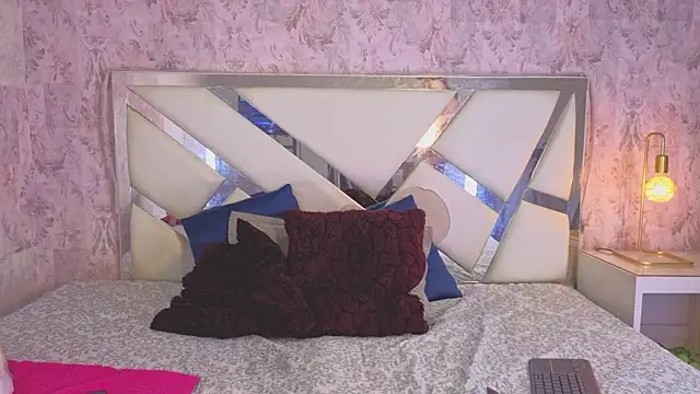 salo love online show from March 14, 1:16 pm