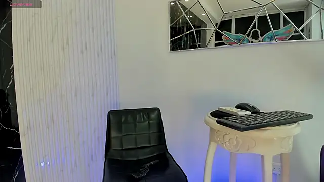 Snapshot of Violette_0 chatting on February 28, 10:11 pm Violette 0 online show from February 28, 10:11 pm