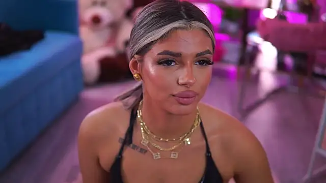 CrisstyBlair online show from April 18, 9:46 am