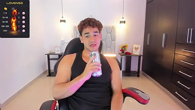 Snapshot of marcos_lc chatting on February 24, 12:47 pm marcos lc online show from February 24, 12:47 pm