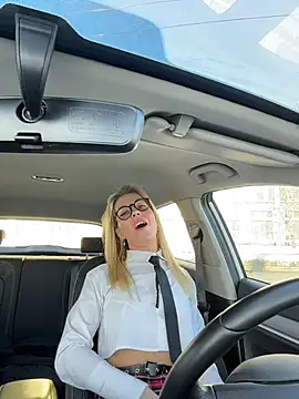 Snapshot of LisaMurr chatting on February 21, 8:48 am LisaMurr online show from February 21, 8:48 am