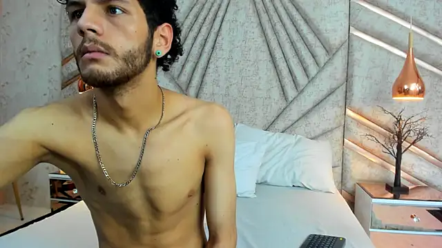 Snapshot of LuckySammer chatting on March 1, 1:57 pm LuckySammer online show from March 1, 1:57 pm