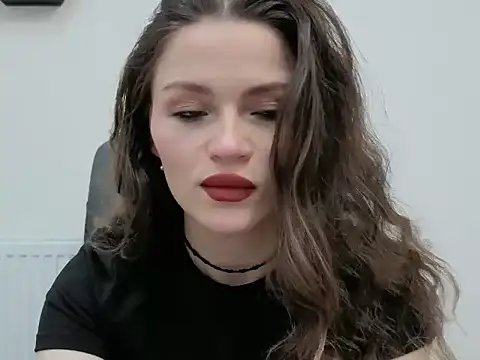 Avelinehowo uwu online show from April 3, 5:33 pm