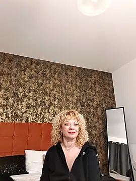 Snapshot of LaireeFelini chatting on February 22, 7:34 pm LaireeFelini online show from February 22, 7:34 pm