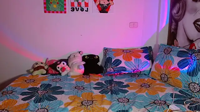 chloe roxy online show from April 10, 4:17 am