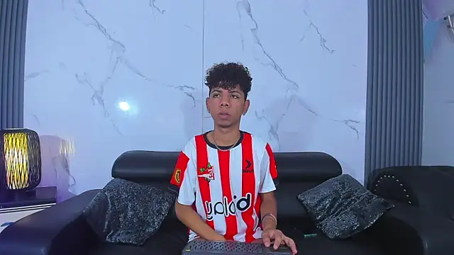 Spicy guys online show from May 18, 1:28 pm