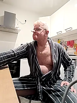 Snapshot of olivbisoumis chatting on February 26, 6:56 am olivbisoumis online show from February 26, 6:56 am