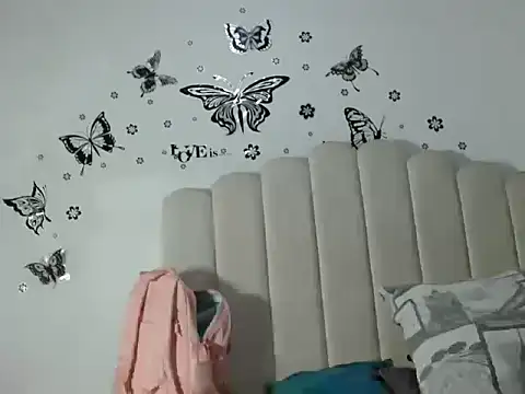 Snapshot of MaferNaughty4U chatting on February 19, 12:56 pm MaferNaughty4U online show from February 19, 12:56 pm