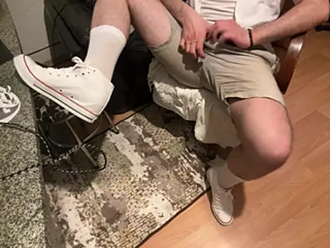 ozzyylove online show from April 17, 8:45 pm