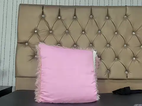 hanna luciana online show from April 15, 7:58 pm