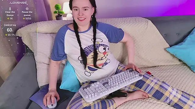 Snapshot of JustMira chatting on April 30, 10:47 pm JustMira online show from April 30, 10:47 pm