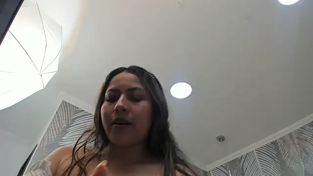 Snapshot of CAAMII_SWEETT chatting on February 22, 7:34 pm CAAMII SWEETT online show from February 22, 7:34 pm
