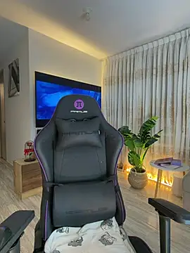 AliceBoomx online show from April 11, 5:45 am